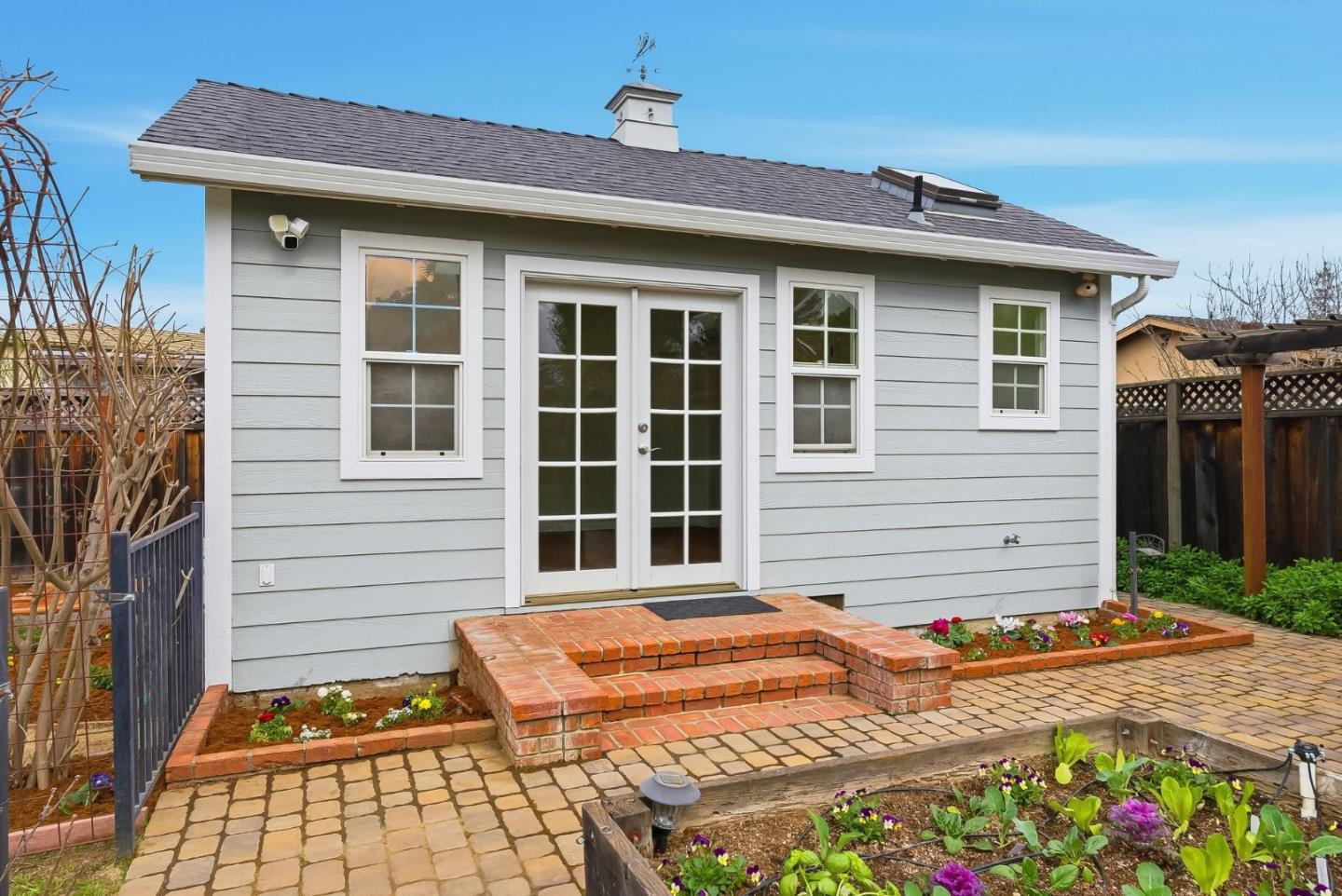 Detail Gallery Image 47 of 54 For 2025 Yorkshire Way, Mountain View,  CA 94040 - 3 Beds | 1 Baths