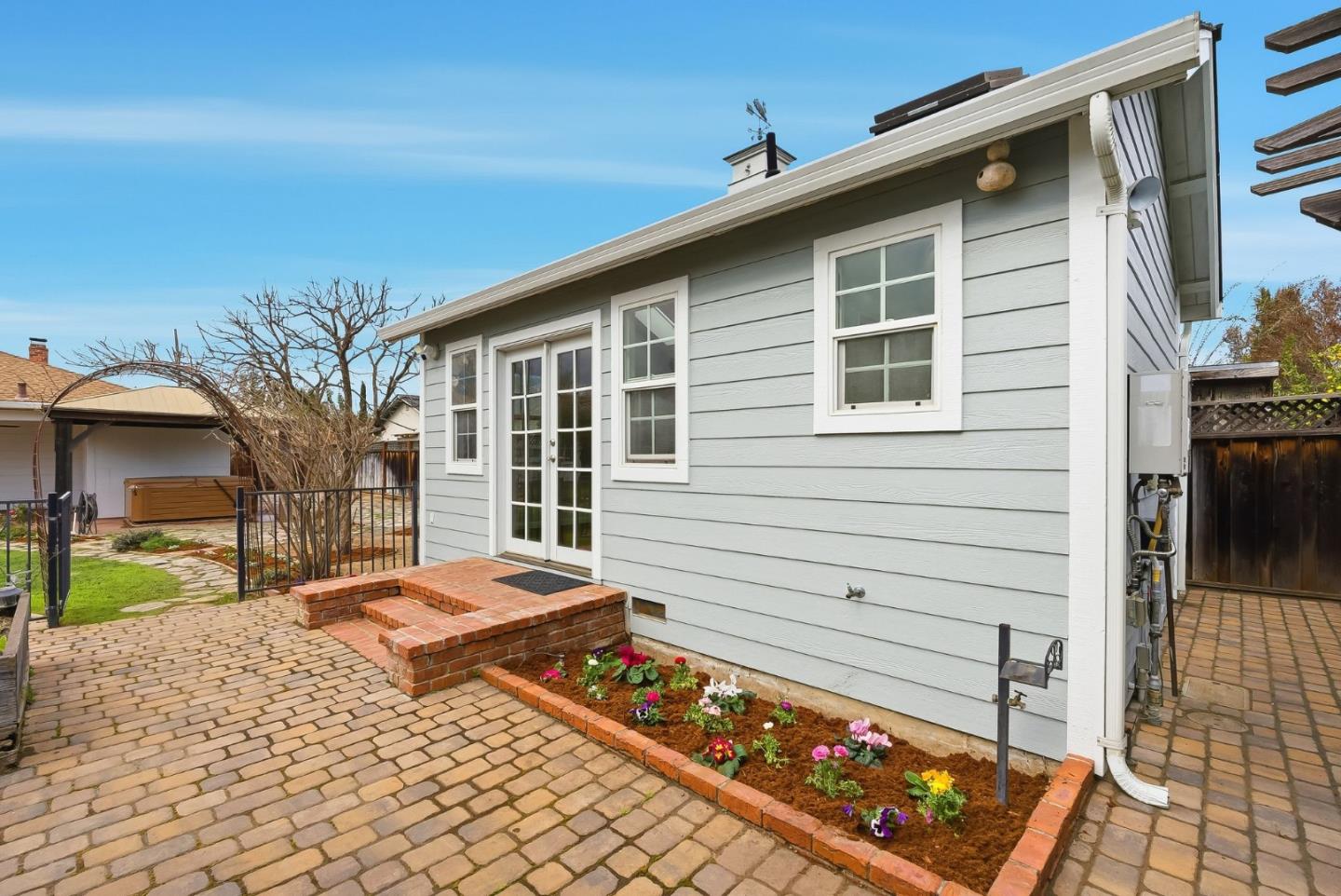 Detail Gallery Image 48 of 54 For 2025 Yorkshire Way, Mountain View,  CA 94040 - 3 Beds | 1 Baths