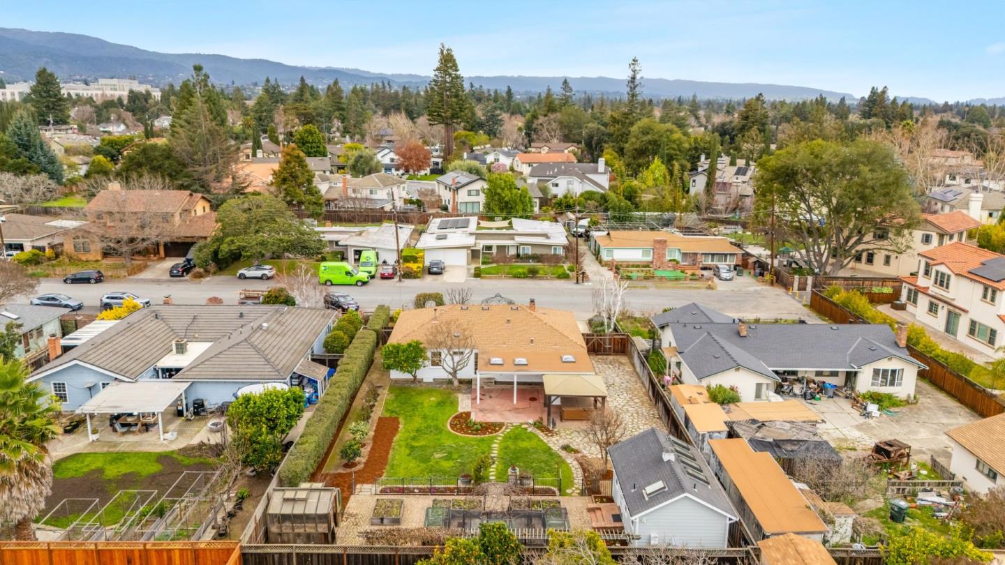 Detail Gallery Image 8 of 54 For 2025 Yorkshire Way, Mountain View,  CA 94040 - 3 Beds | 1 Baths