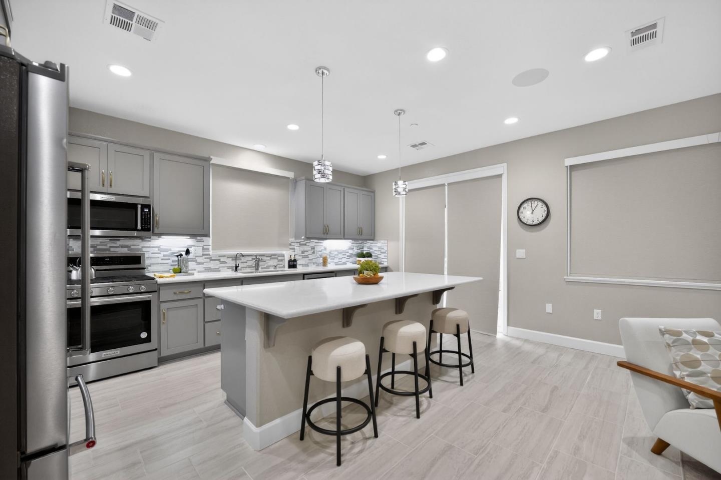 Detail Gallery Image 12 of 33 For 3142 Cortina Dr, Pittsburg,  CA 94565 - 5 Beds | 4 Baths