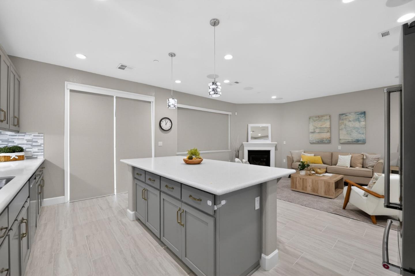 Detail Gallery Image 13 of 33 For 3142 Cortina Dr, Pittsburg,  CA 94565 - 5 Beds | 4 Baths