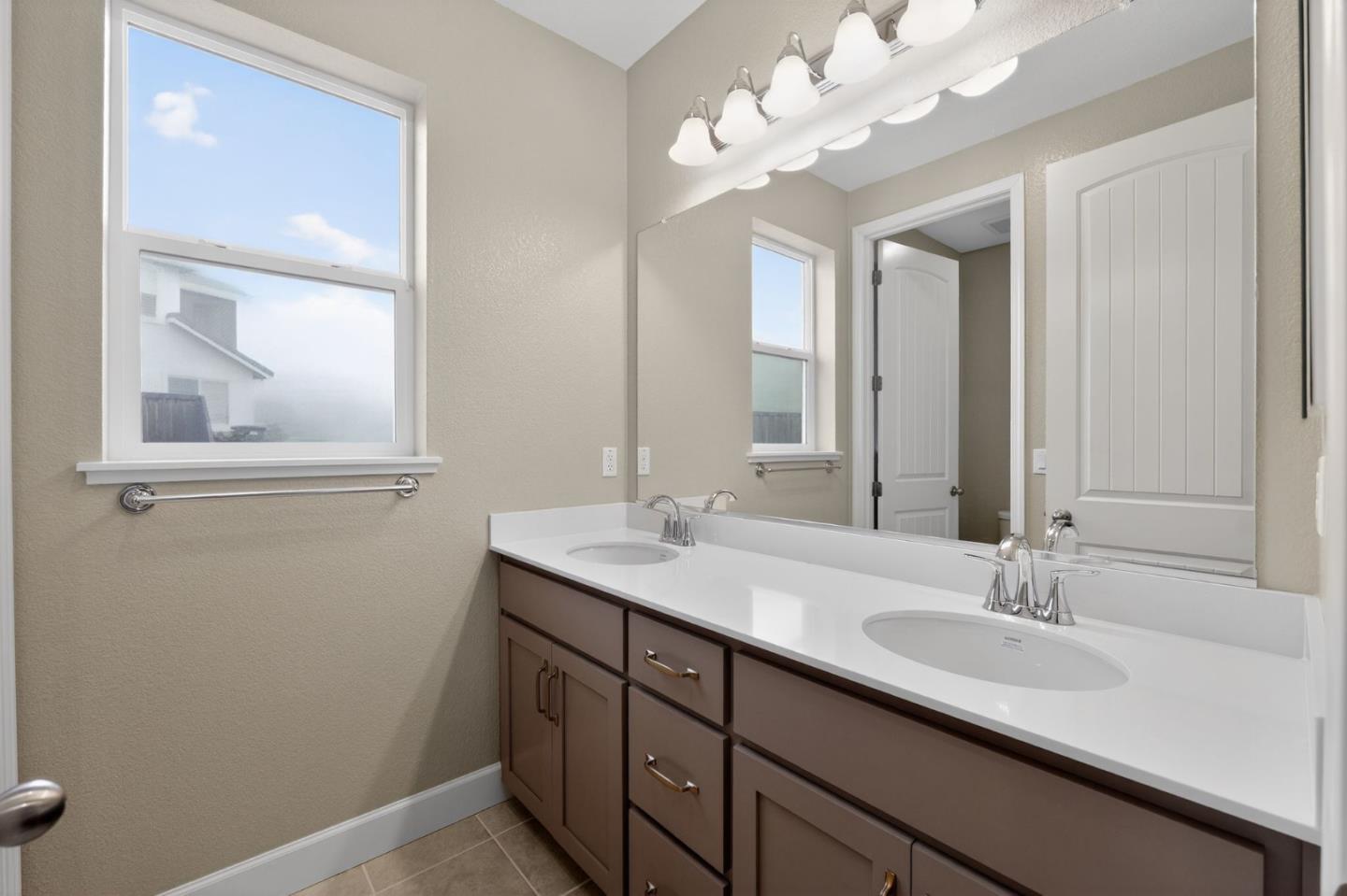 Detail Gallery Image 24 of 33 For 3142 Cortina Dr, Pittsburg,  CA 94565 - 5 Beds | 4 Baths