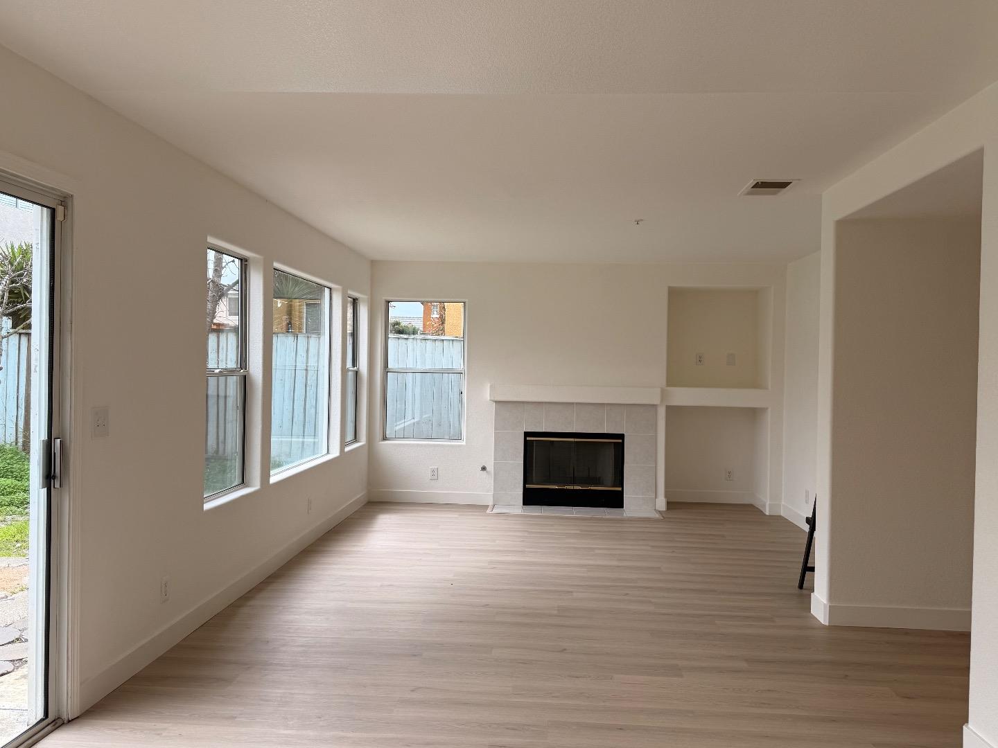 Detail Gallery Image 11 of 38 For 1544 Saguaro Dr, Salinas,  CA 93905 - 4 Beds | 2/1 Baths