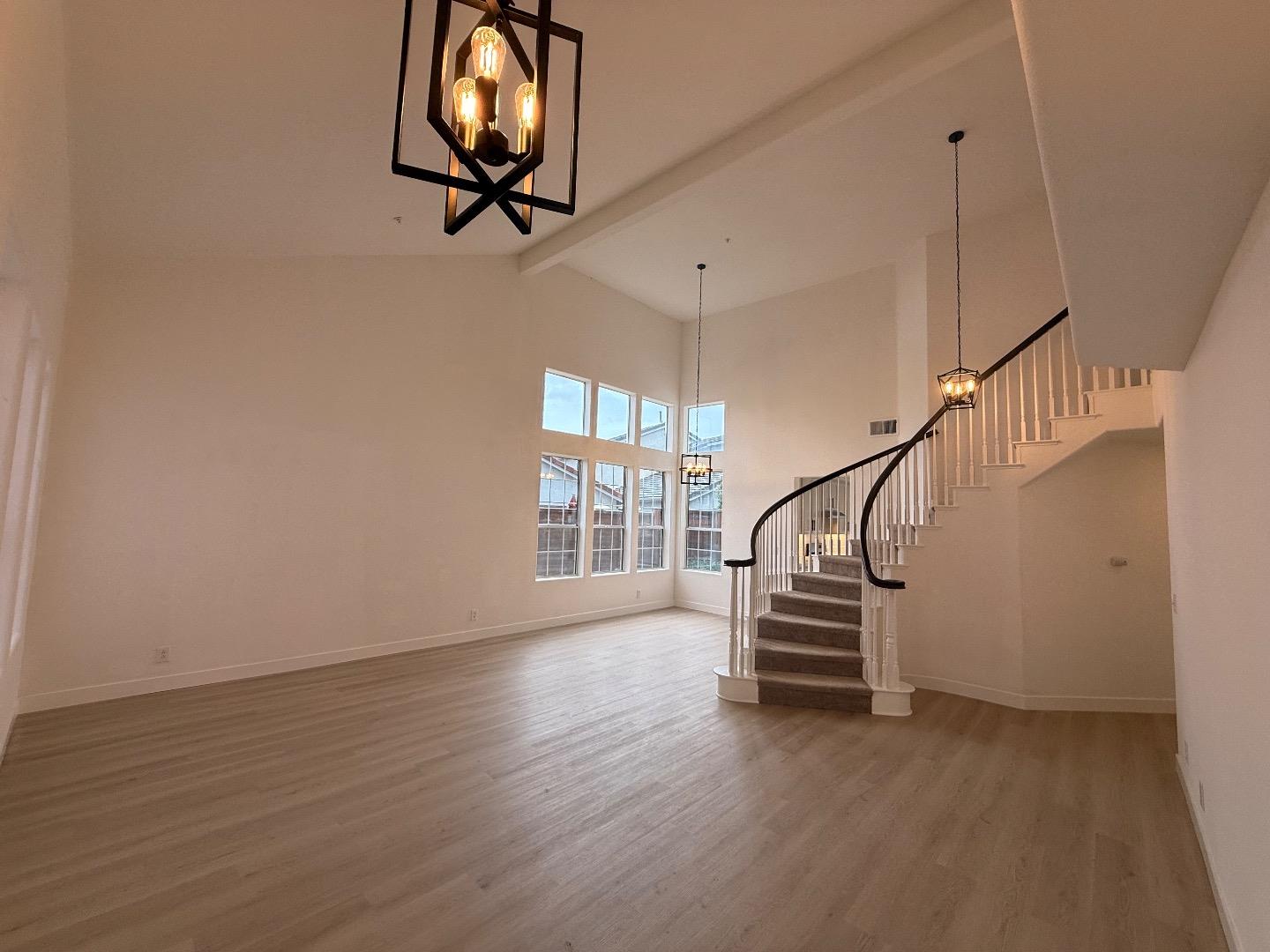 Detail Gallery Image 2 of 38 For 1544 Saguaro Dr, Salinas,  CA 93905 - 4 Beds | 2/1 Baths