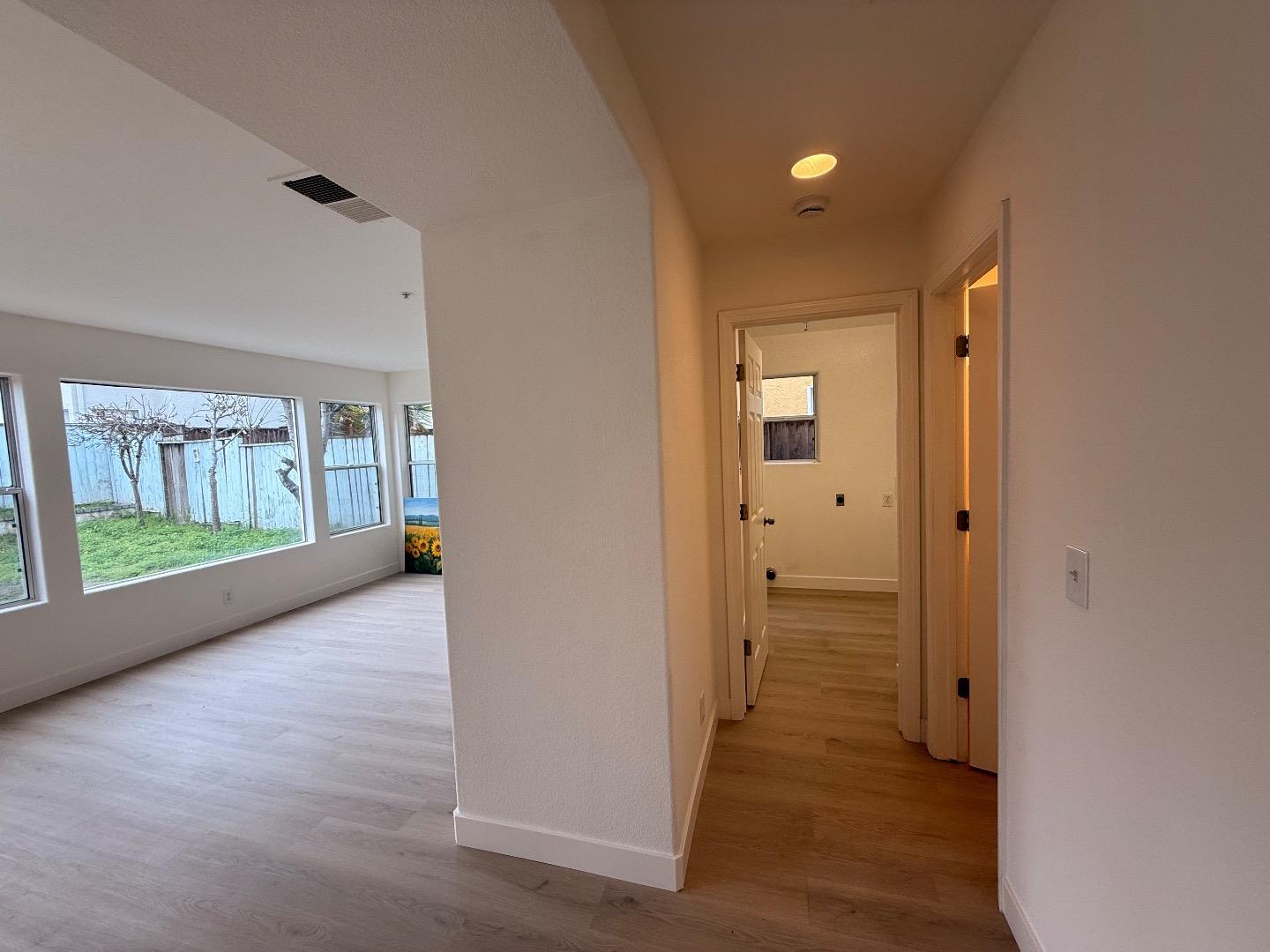 Detail Gallery Image 6 of 38 For 1544 Saguaro Dr, Salinas,  CA 93905 - 4 Beds | 2/1 Baths