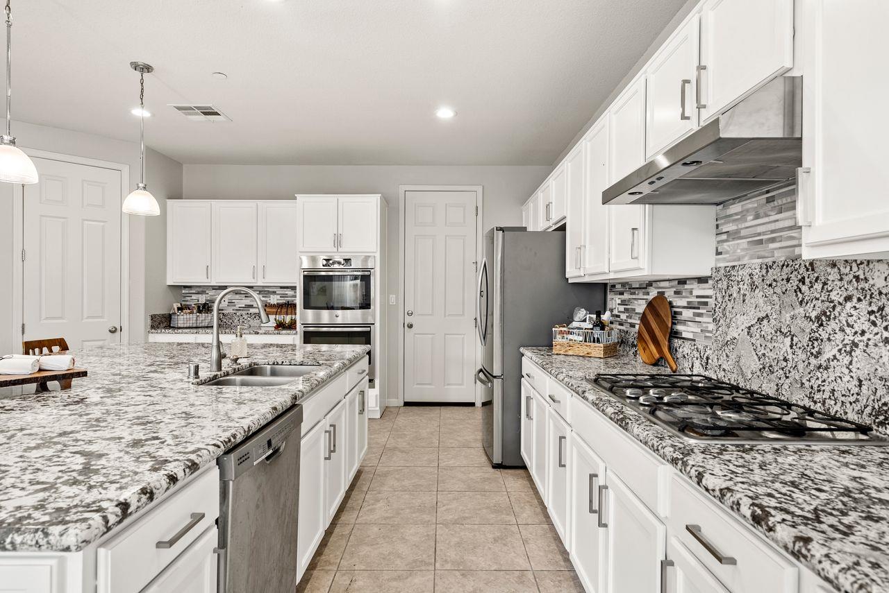 Detail Gallery Image 15 of 50 For 1070 S Atwood Ct, Mountain House,  CA 95391 - 5 Beds | 4/1 Baths