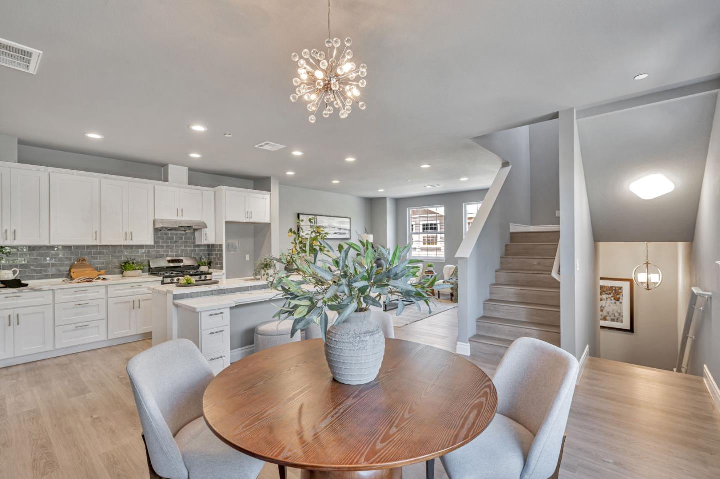 Detail Gallery Image 5 of 17 For 807 Maybeck Place, Hayward,  CA 94544 - 4 Beds | 4 Baths