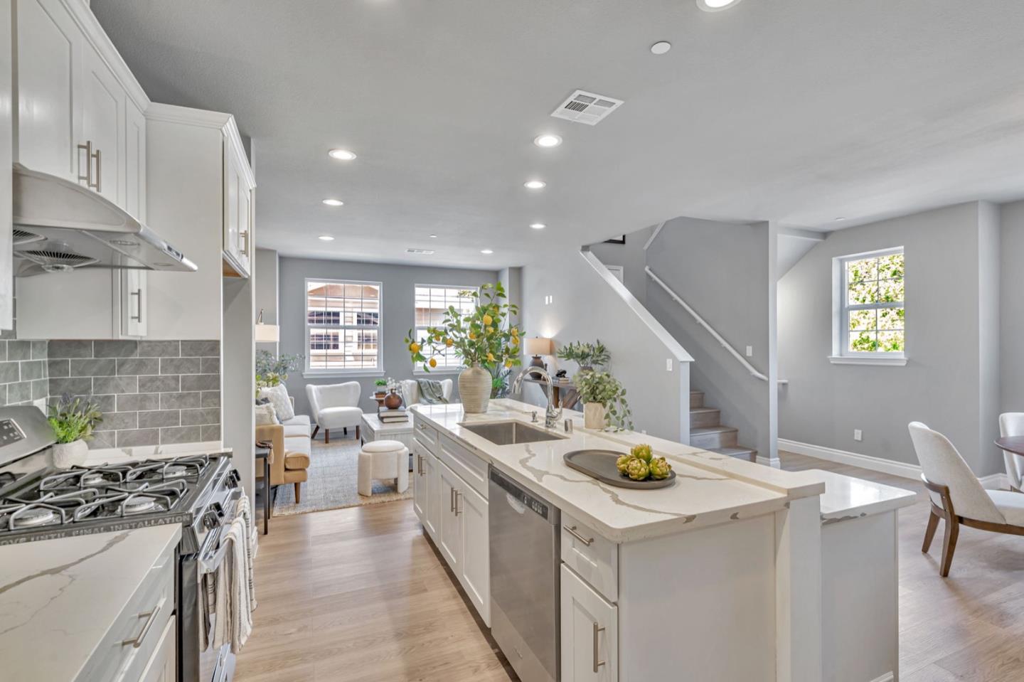 Detail Gallery Image 7 of 27 For 802 Maybeck Pl, Hayward,  CA 94544 - 4 Beds | 4 Baths