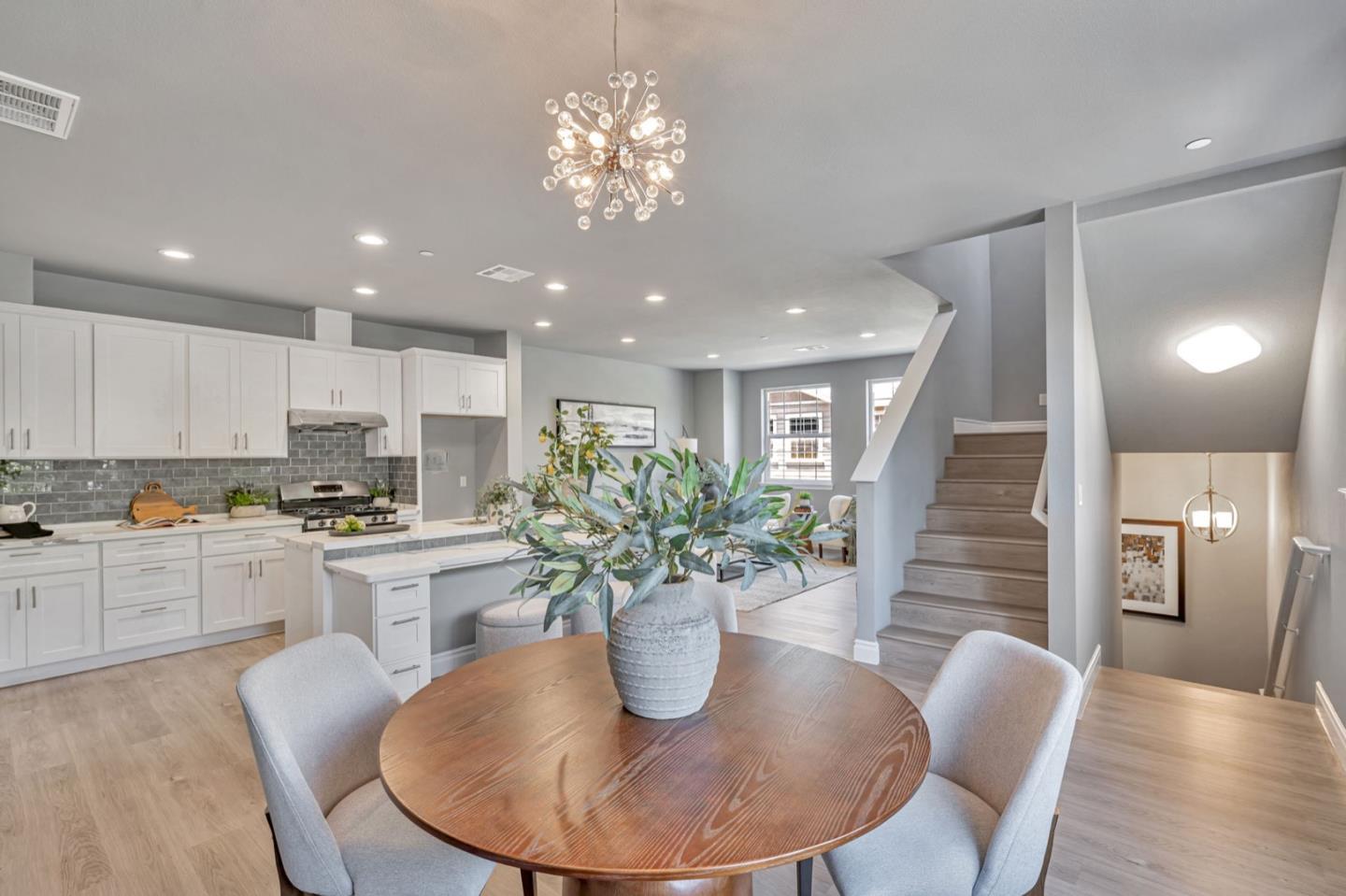 Detail Gallery Image 8 of 27 For 802 Maybeck Pl, Hayward,  CA 94544 - 4 Beds | 4 Baths