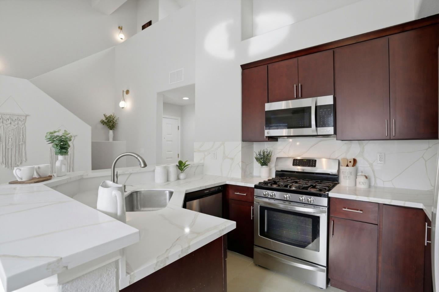 Detail Gallery Image 13 of 31 For 455 Navaro Way #203,  San Jose,  CA 95134 - 2 Beds | 2 Baths