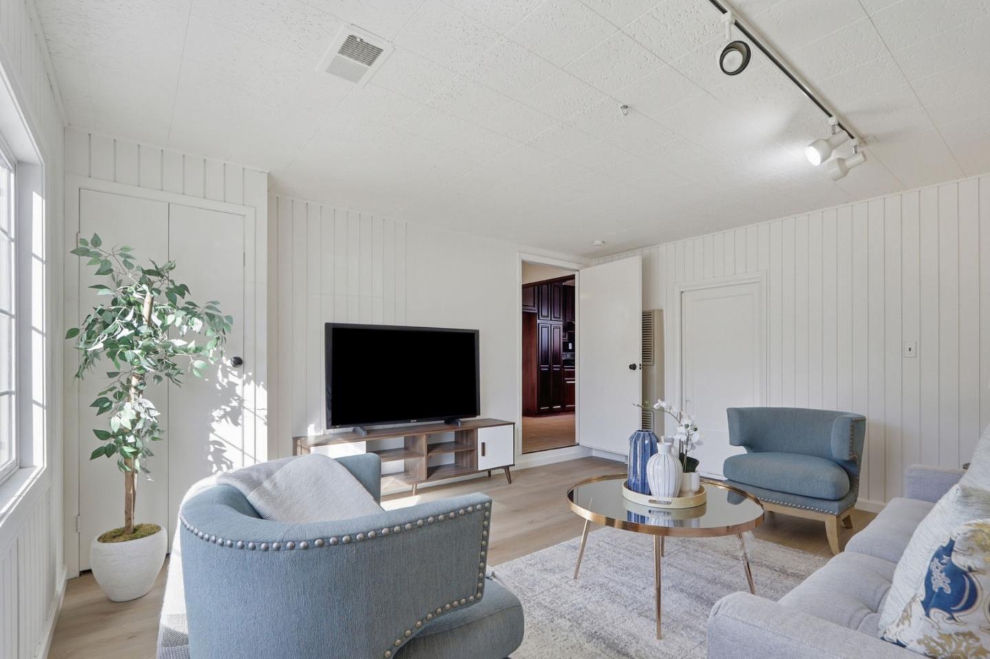 Detail Gallery Image 9 of 28 For 22081 Caroline Dr, Cupertino,  CA 95014 - 3 Beds | 2 Baths