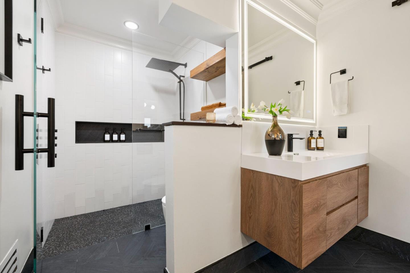 Detail Gallery Image 13 of 45 For 145 Devonshire Blvd, San Carlos,  CA 94070 - 4 Beds | 3 Baths