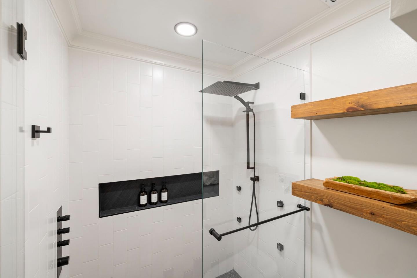 Detail Gallery Image 15 of 45 For 145 Devonshire Blvd, San Carlos,  CA 94070 - 4 Beds | 3 Baths