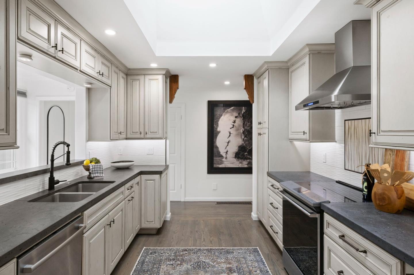 Detail Gallery Image 2 of 45 For 145 Devonshire Blvd, San Carlos,  CA 94070 - 4 Beds | 3 Baths