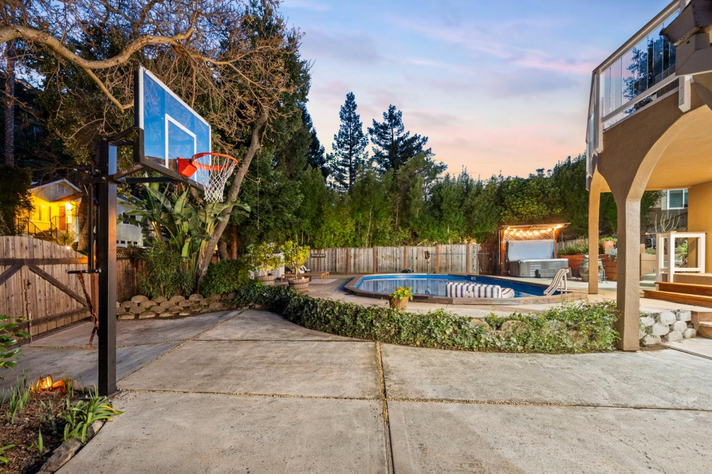 Detail Gallery Image 33 of 45 For 145 Devonshire Blvd, San Carlos,  CA 94070 - 4 Beds | 3 Baths