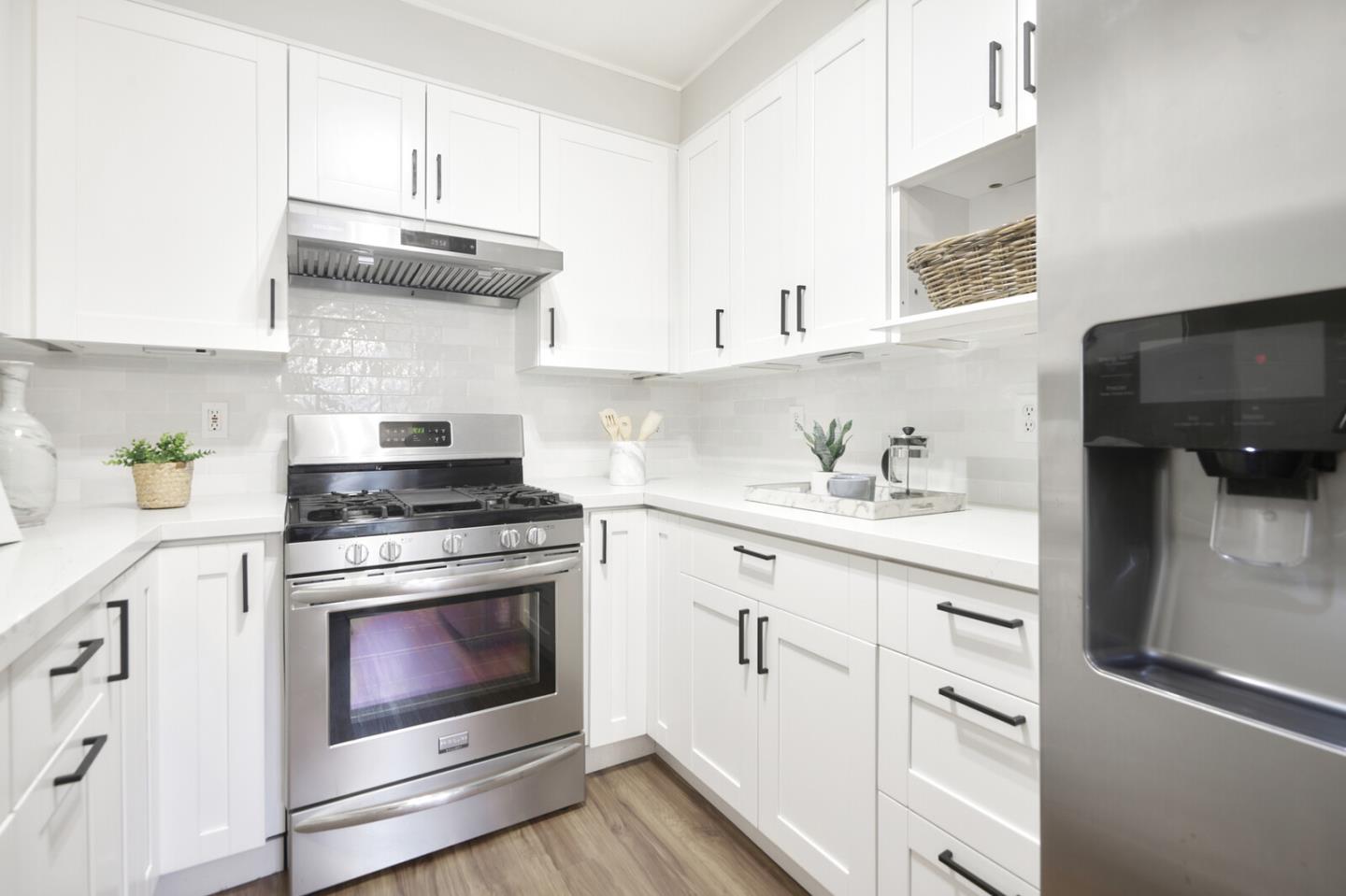 Detail Gallery Image 11 of 25 For 617 Woodside Way #C,  San Mateo,  CA 94401 - 2 Beds | 2 Baths