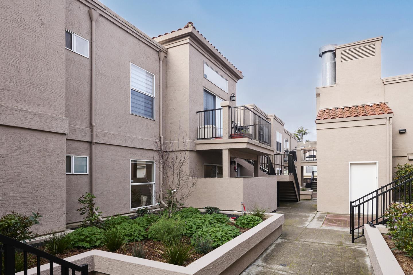 Detail Gallery Image 2 of 25 For 617 Woodside Way #C,  San Mateo,  CA 94401 - 2 Beds | 2 Baths