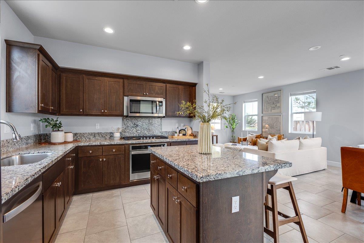 Detail Gallery Image 6 of 32 For 2943 Abrams Dr, Marina,  CA 93933 - 3 Beds | 2/1 Baths