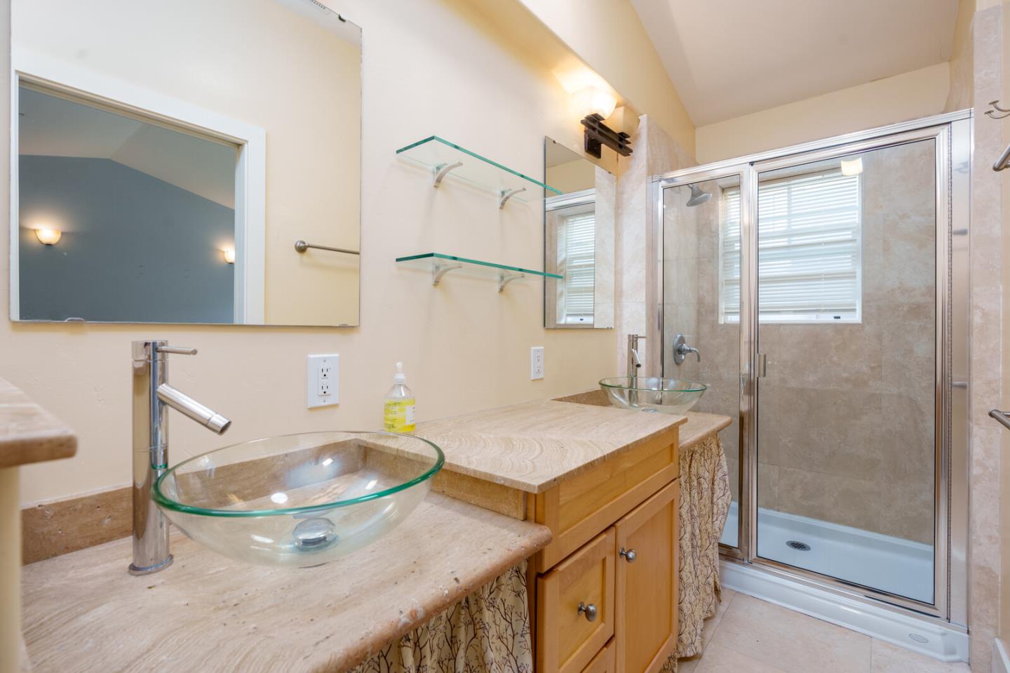 Detail Gallery Image 12 of 14 For 663 Prospect St, San Carlos,  CA 94070 - 2 Beds | 2/1 Baths