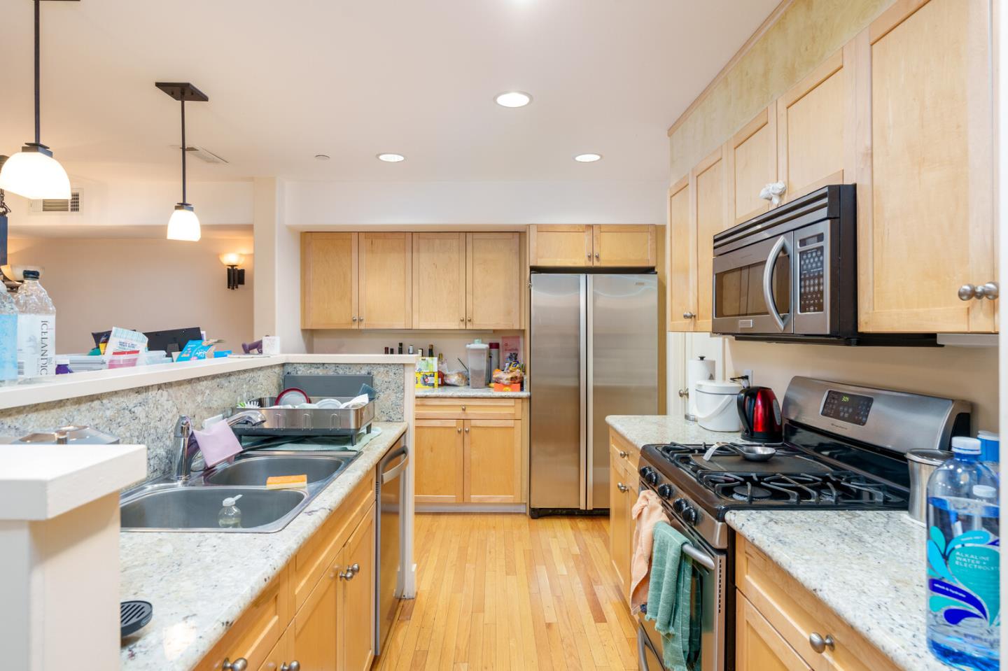 Detail Gallery Image 4 of 11 For 663 Prospect St, San Carlos,  CA 94070 - 2 Beds | 2/1 Baths