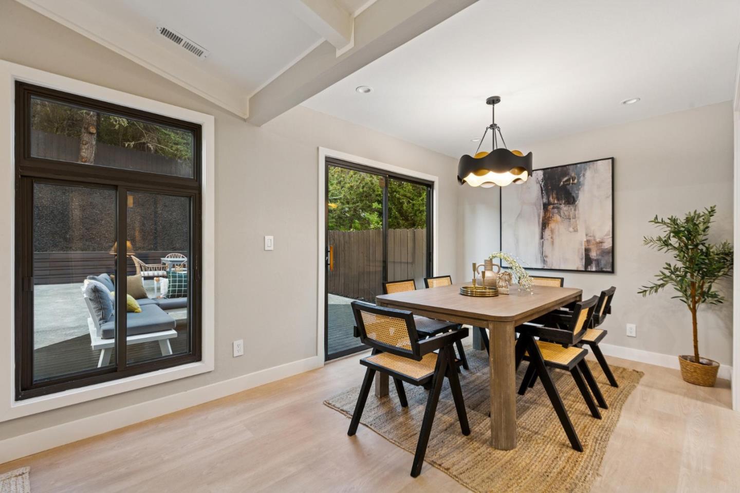 Detail Gallery Image 10 of 104 For 550 Verducci Dr, Daly City,  CA 94015 - 3 Beds | 1/1 Baths