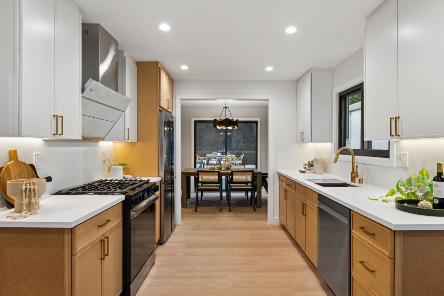 Detail Gallery Image 11 of 104 For 550 Verducci Dr, Daly City,  CA 94015 - 3 Beds | 1/1 Baths