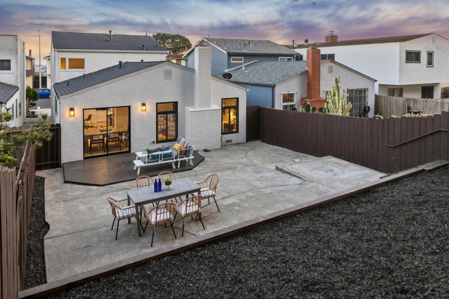 Detail Gallery Image 18 of 104 For 550 Verducci Dr, Daly City,  CA 94015 - 3 Beds | 1/1 Baths