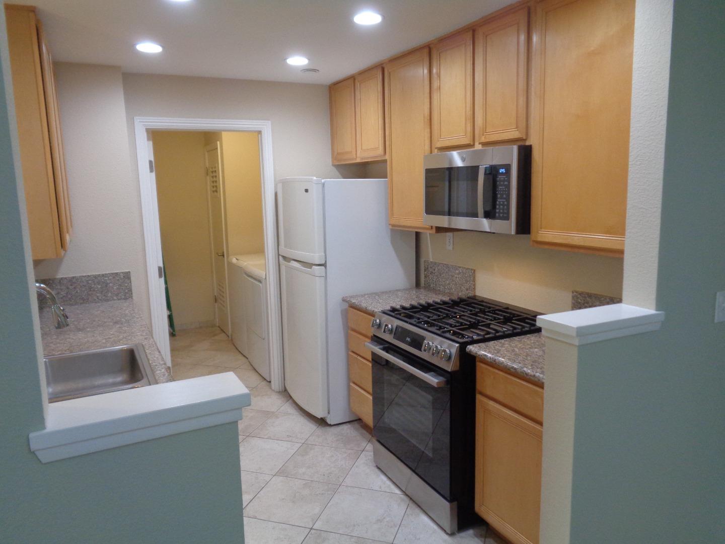 Detail Gallery Image 9 of 18 For 604 Arcadia Ter #303,  Sunnyvale,  CA 94085 - 2 Beds | 2 Baths