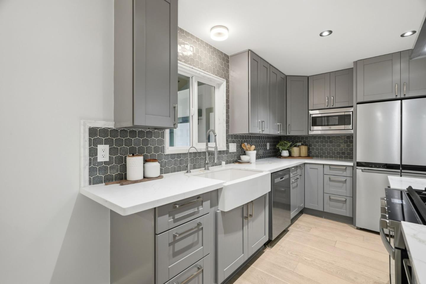 Detail Gallery Image 12 of 46 For 847 San Luppe Dr, Mountain View,  CA 94043 - 3 Beds | 2 Baths