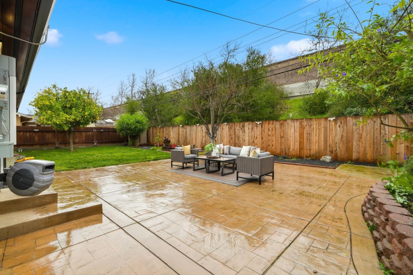 Detail Gallery Image 26 of 46 For 847 San Luppe Dr, Mountain View,  CA 94043 - 3 Beds | 2 Baths