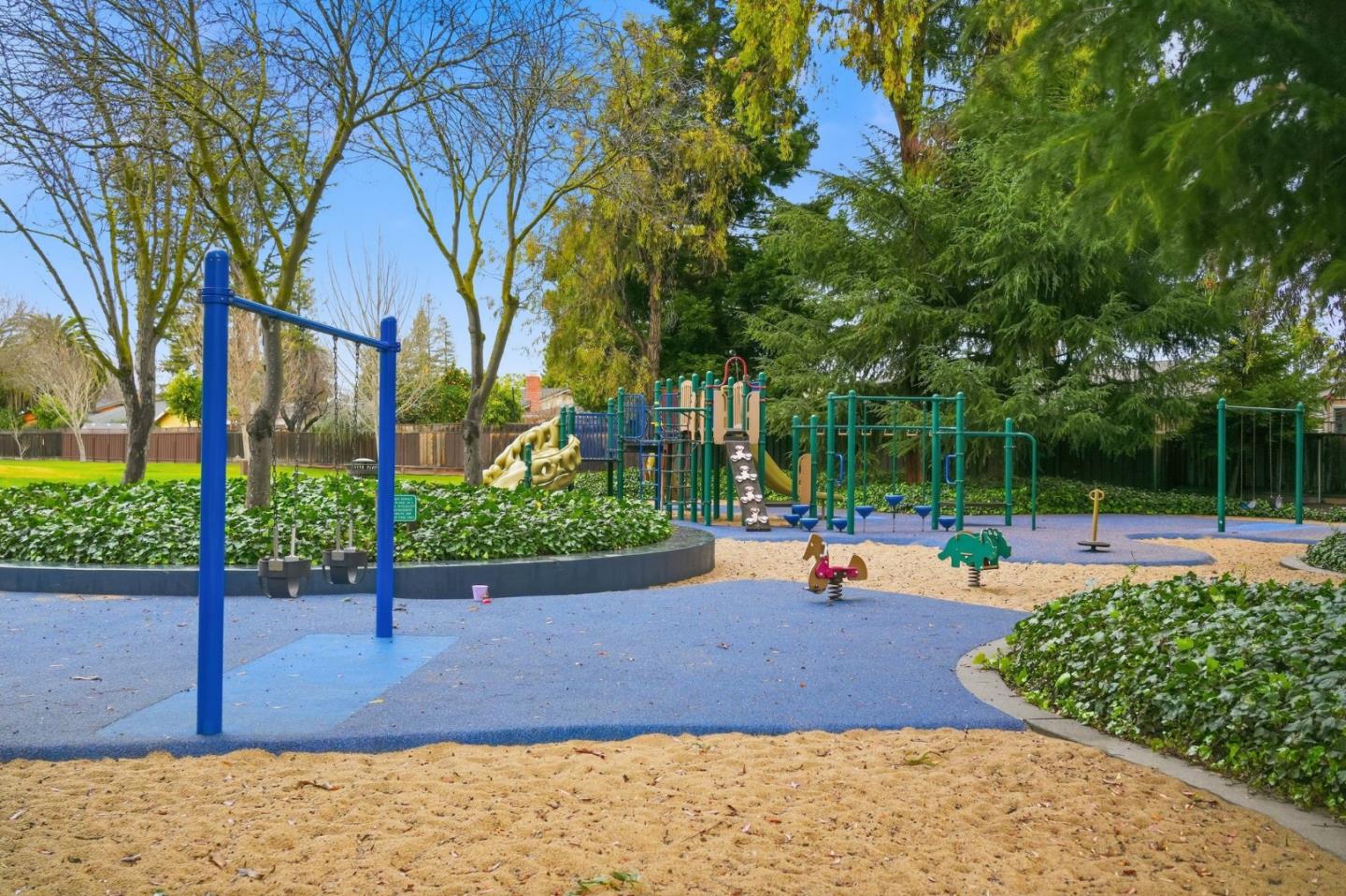 Detail Gallery Image 33 of 46 For 847 San Luppe Dr, Mountain View,  CA 94043 - 3 Beds | 2 Baths