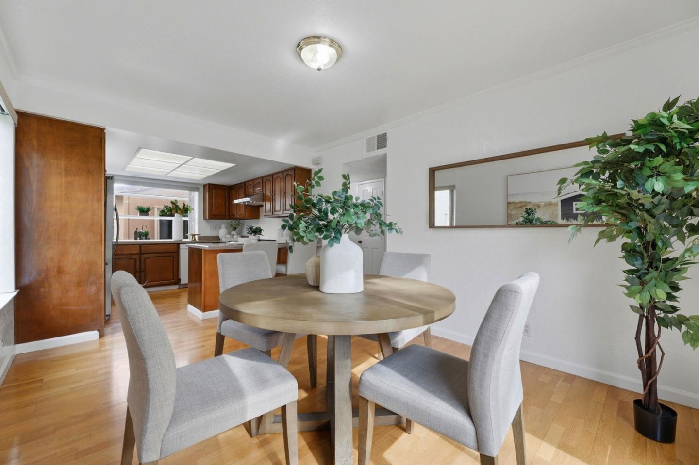 Detail Gallery Image 14 of 35 For 6112 Brigantine Dr, San Jose,  CA 95129 - 3 Beds | 1/1 Baths