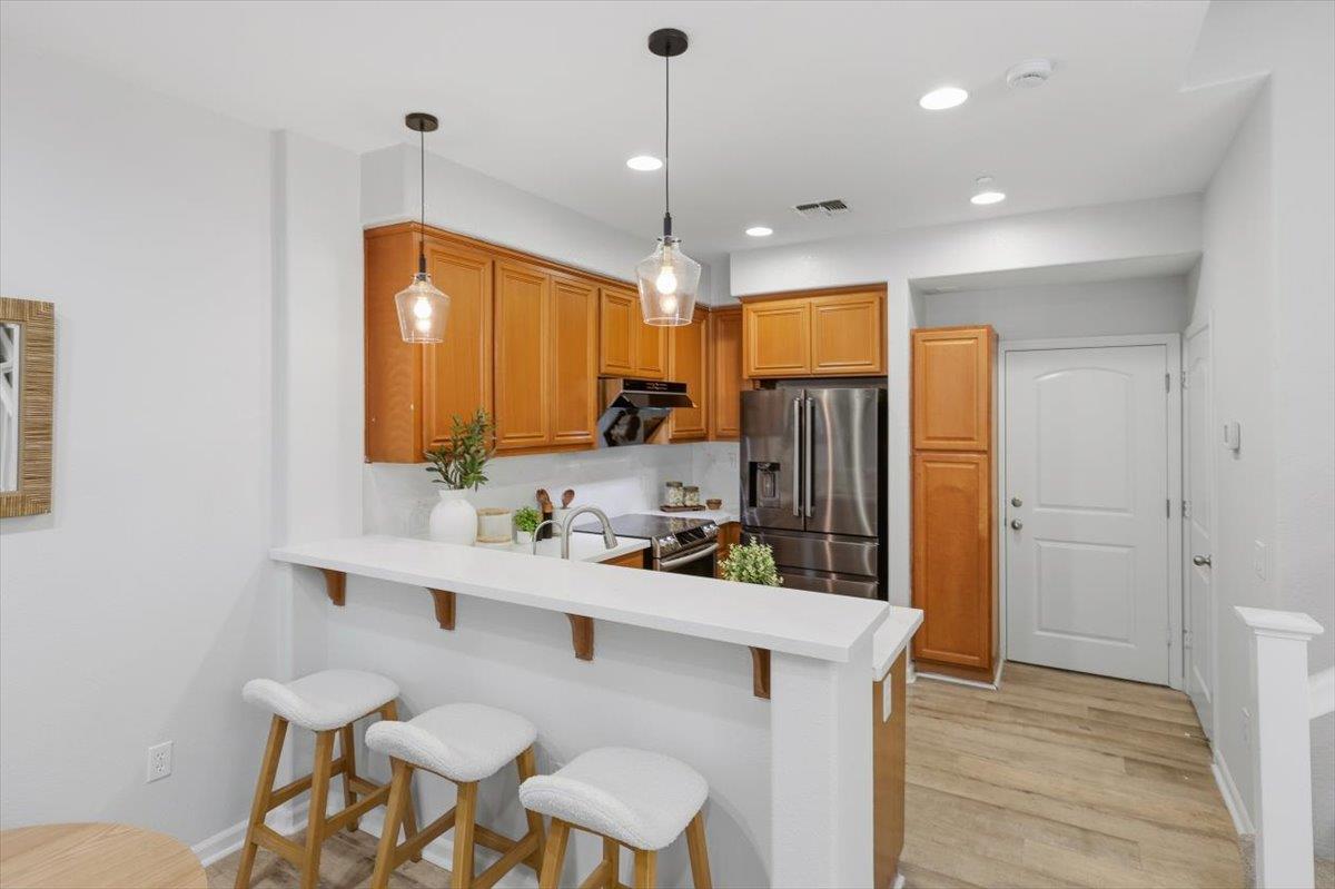 Detail Gallery Image 7 of 27 For 410 San Eduardo Ter, Sunnyvale,  CA 94085 - 3 Beds | 2/1 Baths