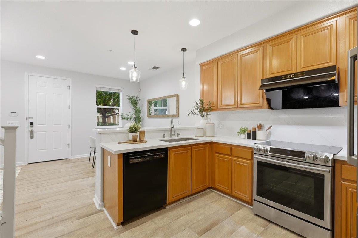 Detail Gallery Image 8 of 27 For 410 San Eduardo Ter, Sunnyvale,  CA 94085 - 3 Beds | 2/1 Baths