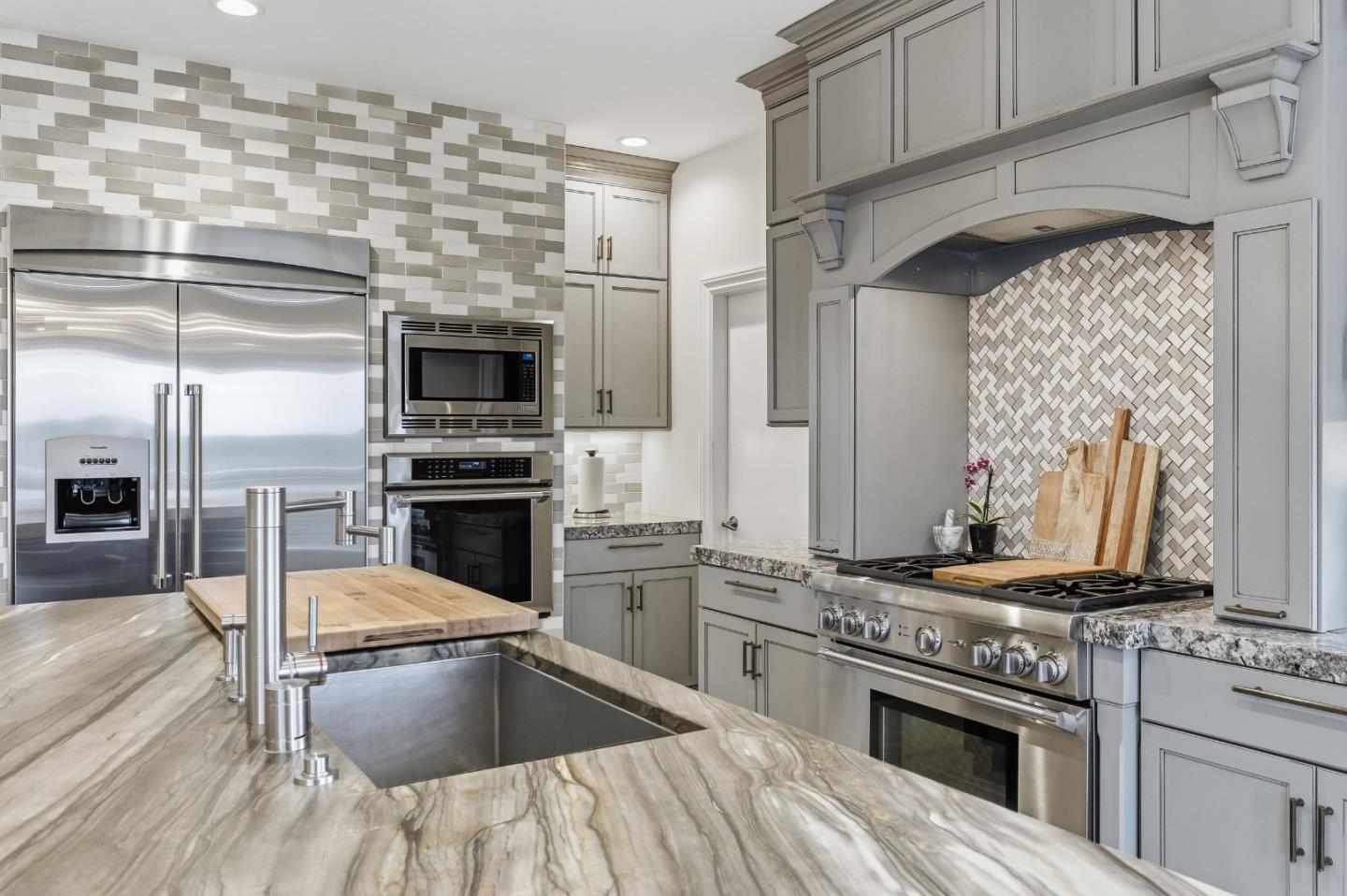 Detail Gallery Image 14 of 64 For 230 Rockridge Rd, San Carlos,  CA 94070 - 5 Beds | 3/1 Baths