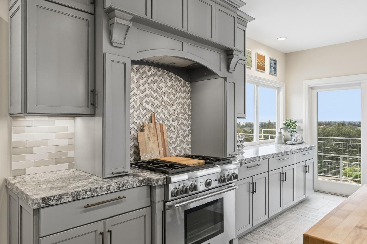 Detail Gallery Image 15 of 64 For 230 Rockridge Rd, San Carlos,  CA 94070 - 5 Beds | 3/1 Baths