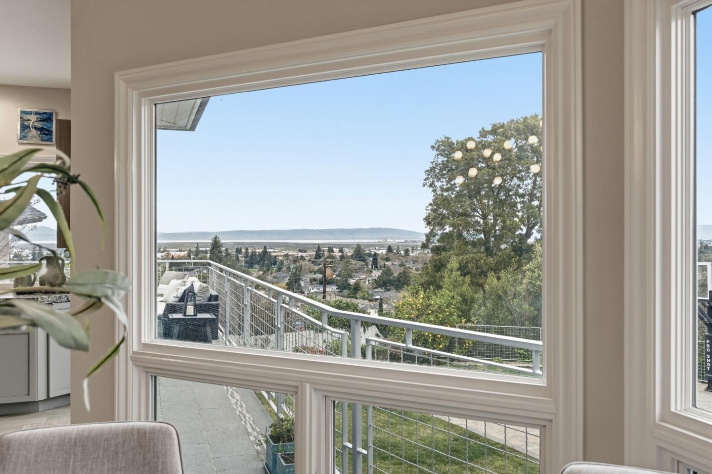 Detail Gallery Image 18 of 64 For 230 Rockridge Rd, San Carlos,  CA 94070 - 5 Beds | 3/1 Baths