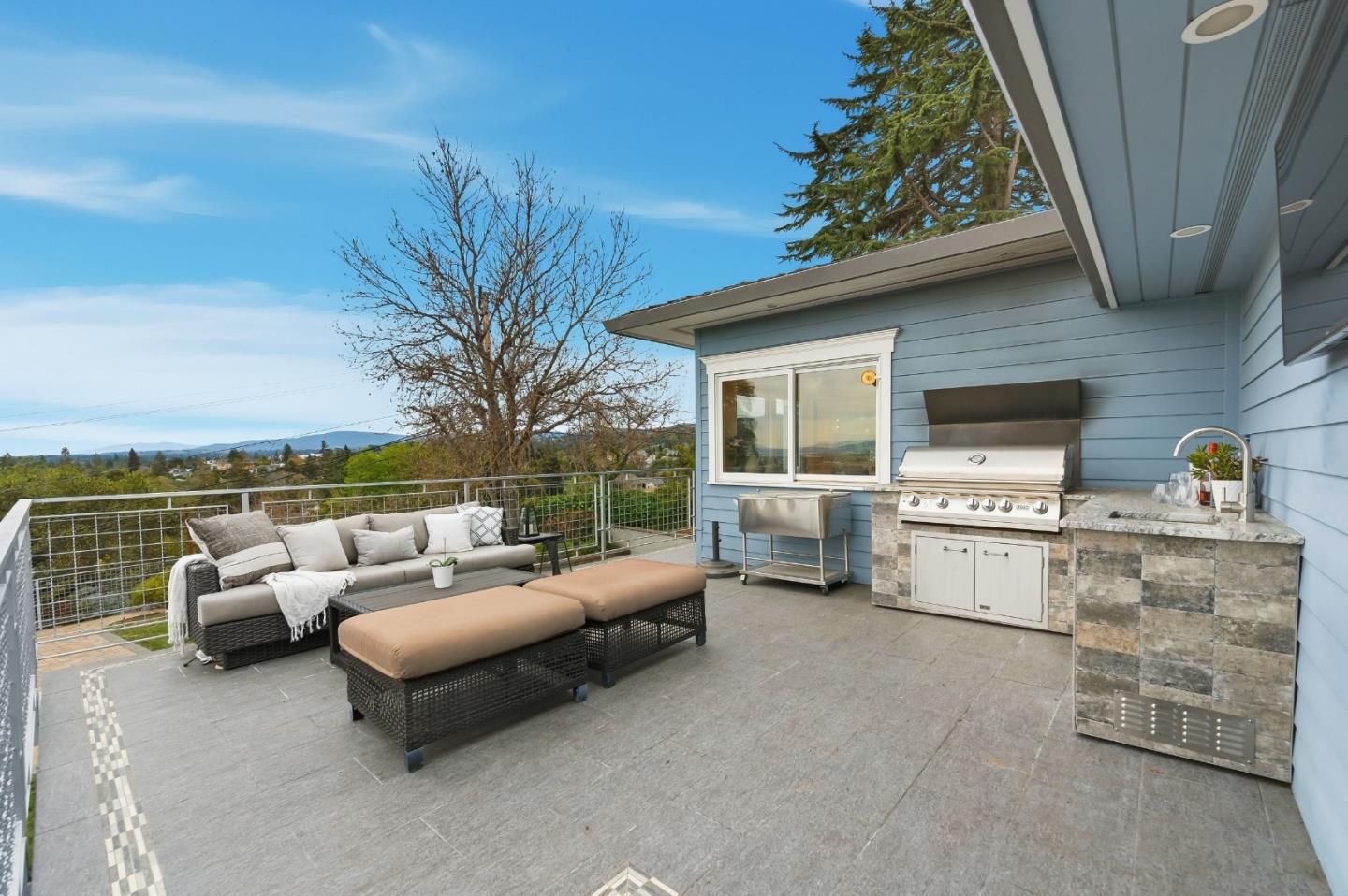 Detail Gallery Image 19 of 64 For 230 Rockridge Rd, San Carlos,  CA 94070 - 5 Beds | 3/1 Baths