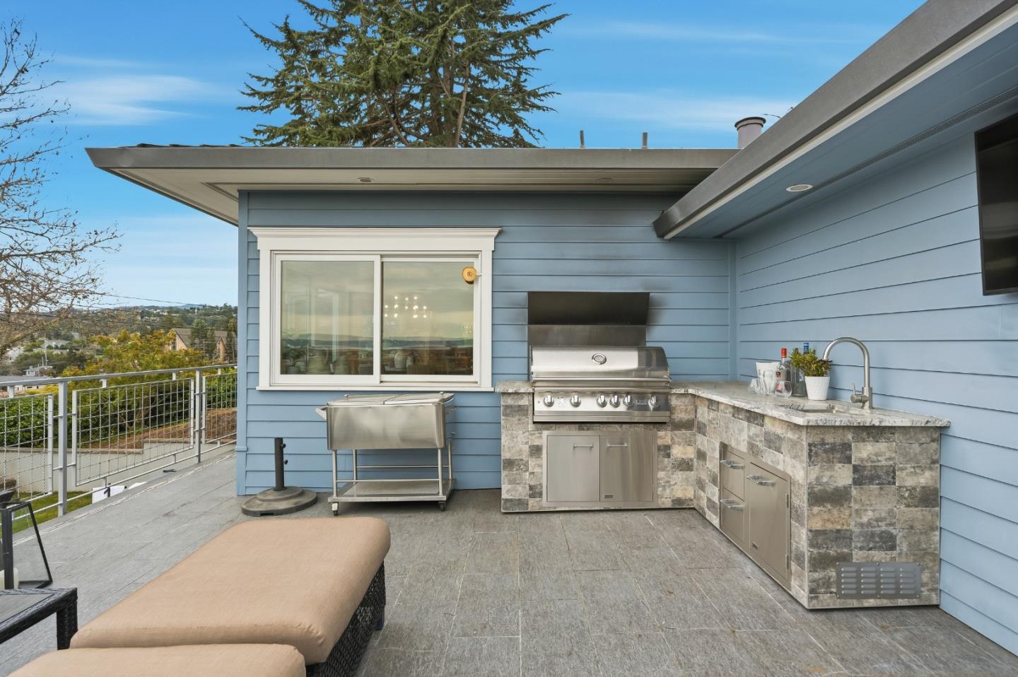 Detail Gallery Image 21 of 64 For 230 Rockridge Rd, San Carlos,  CA 94070 - 5 Beds | 3/1 Baths