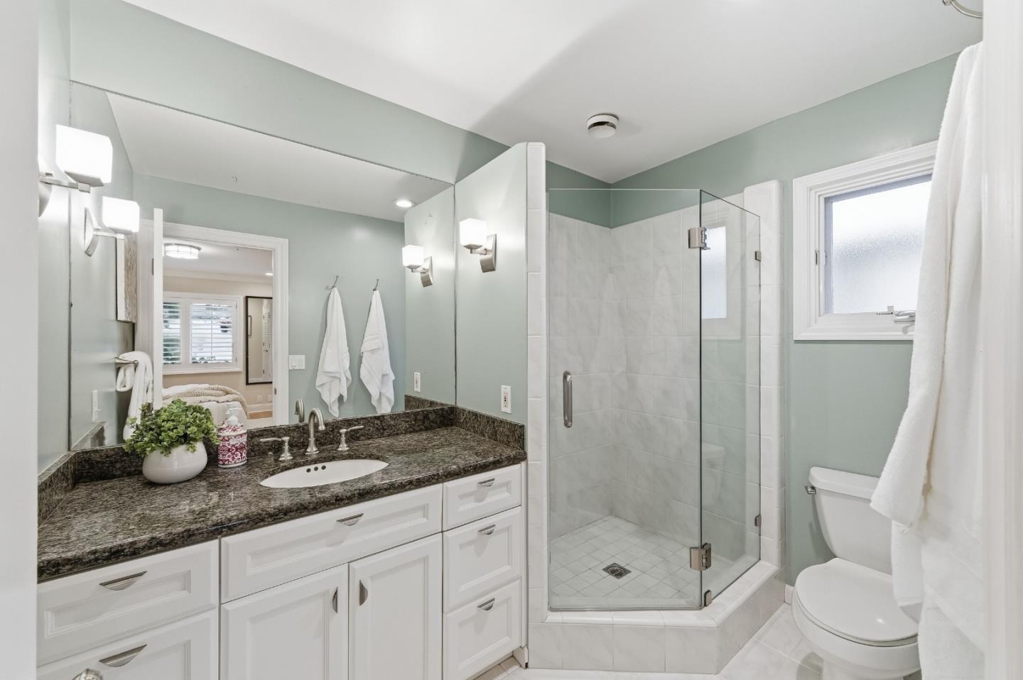 Detail Gallery Image 25 of 64 For 230 Rockridge Rd, San Carlos,  CA 94070 - 5 Beds | 3/1 Baths