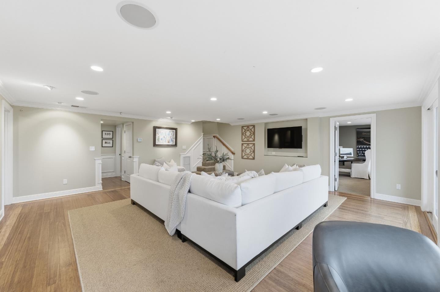 Detail Gallery Image 32 of 64 For 230 Rockridge Rd, San Carlos,  CA 94070 - 5 Beds | 3/1 Baths