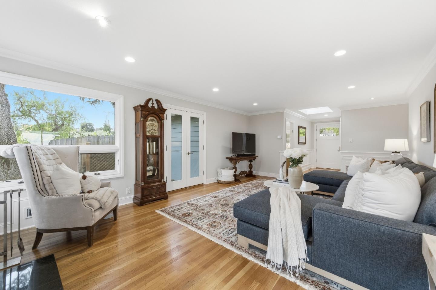 Detail Gallery Image 8 of 64 For 230 Rockridge Rd, San Carlos,  CA 94070 - 5 Beds | 3/1 Baths