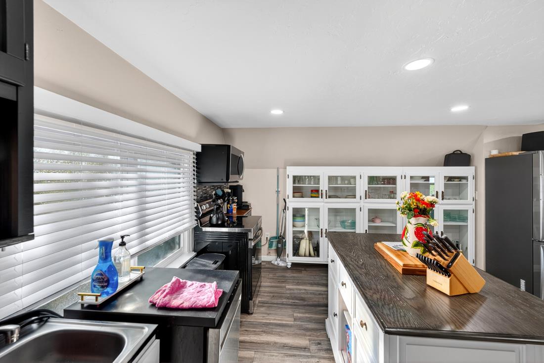 Detail Gallery Image 24 of 43 For 410 Pine Ave, Pacific Grove,  CA 93950 - 7 Beds | 3 Baths