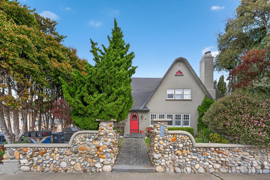 Detail Gallery Image 4 of 43 For 410 Pine Ave, Pacific Grove,  CA 93950 - 7 Beds | 3 Baths