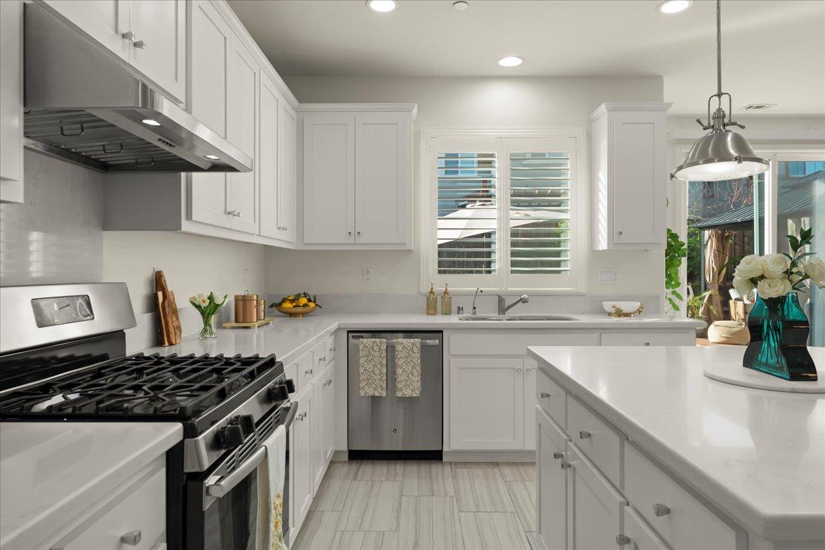 Detail Gallery Image 7 of 39 For 1140 Bonino Way, Gilroy,  CA 95020 - 4 Beds | 3 Baths