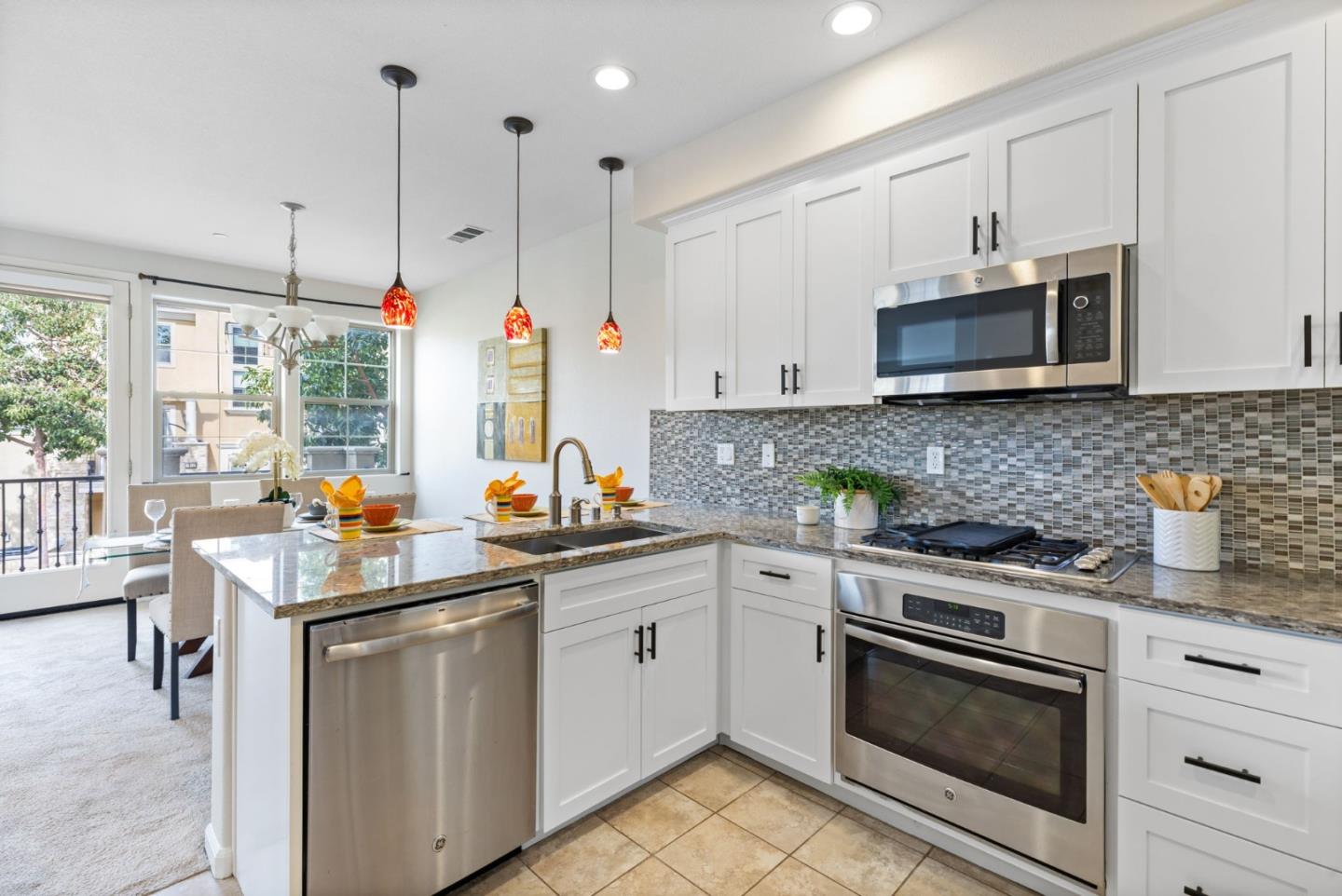 Detail Gallery Image 14 of 33 For 1916 Trento Loop, Milpitas,  CA 95035 - 3 Beds | 3/1 Baths