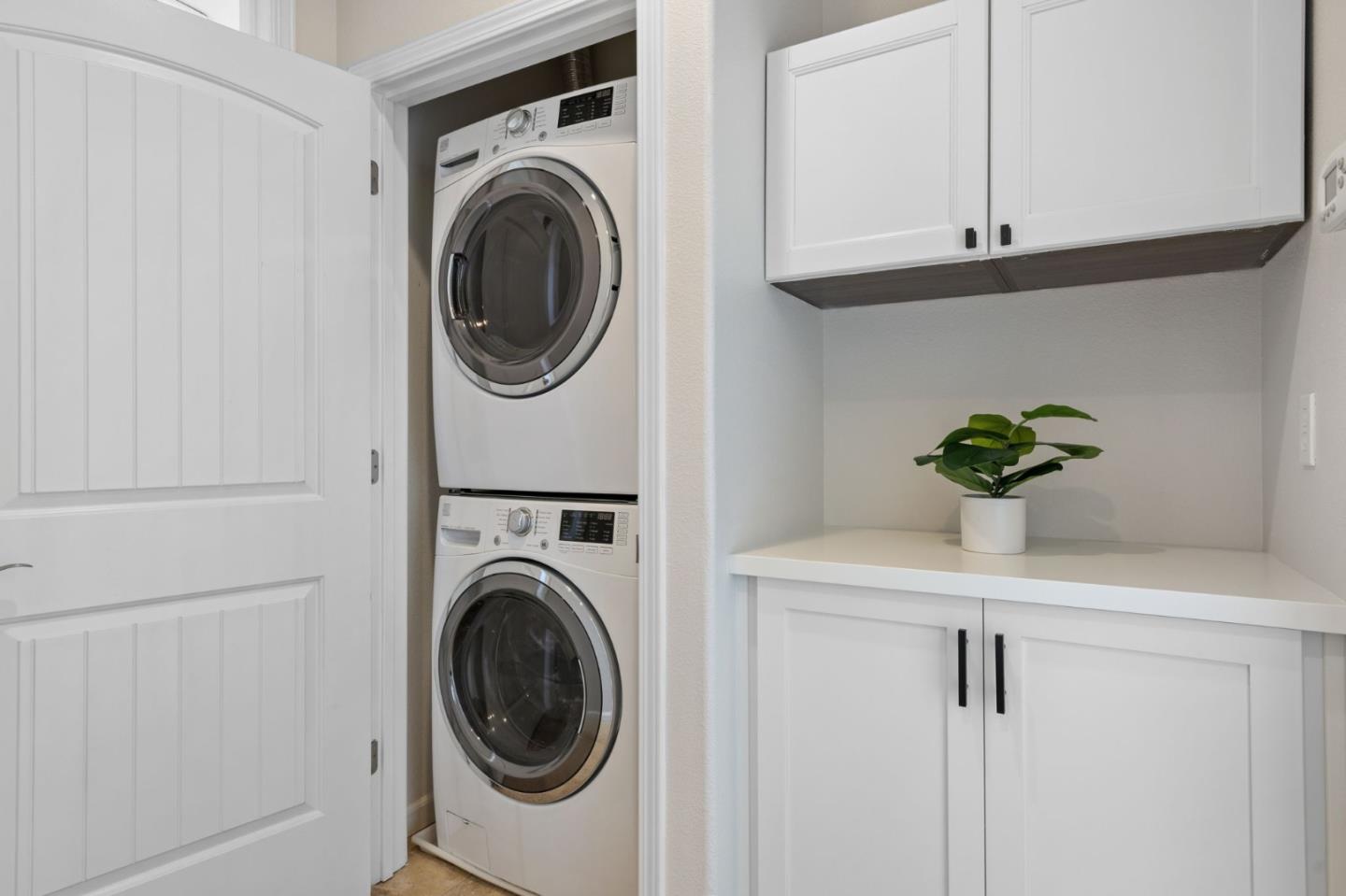 Detail Gallery Image 21 of 33 For 1916 Trento Loop, Milpitas,  CA 95035 - 3 Beds | 3/1 Baths