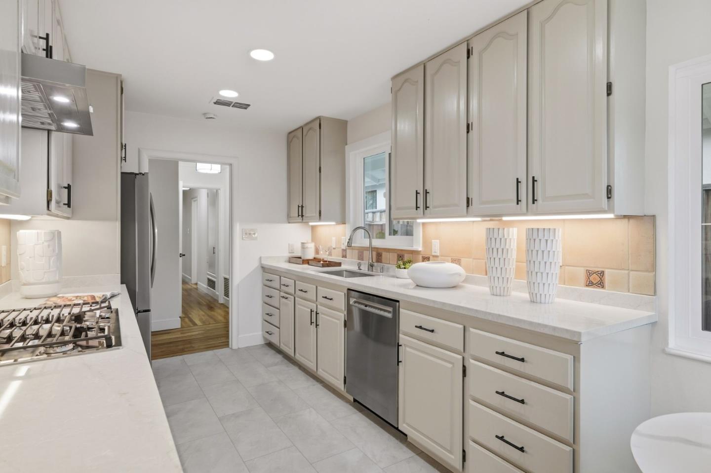 Detail Gallery Image 13 of 27 For 1624 Channing Ave, Palo Alto,  CA 94303 - 3 Beds | 2 Baths