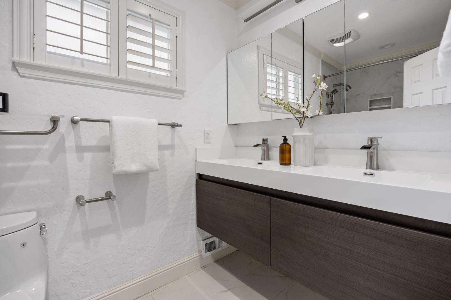 Detail Gallery Image 18 of 29 For 419 Alameda De Las Pulgas, Redwood City,  CA 94062 - 2 Beds | 2/1 Baths