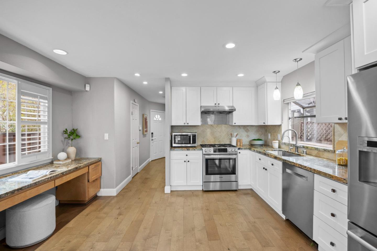 Detail Gallery Image 4 of 29 For 419 Alameda De Las Pulgas, Redwood City,  CA 94062 - 2 Beds | 2/1 Baths